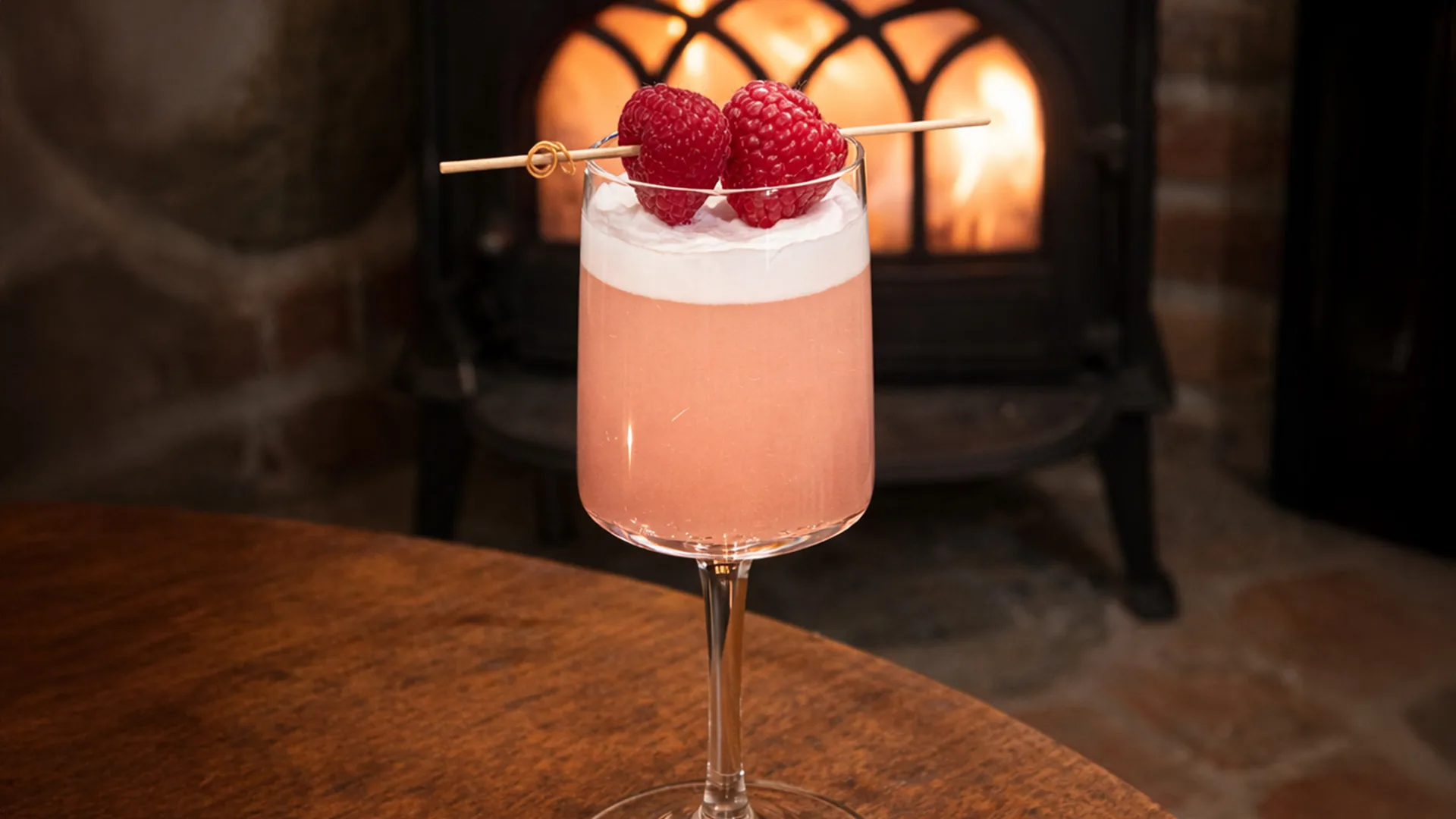 08.22 | Jazzy Cocktails and a Cozy Gathering on the Outdoor Terrace and in the Lords’ Bar